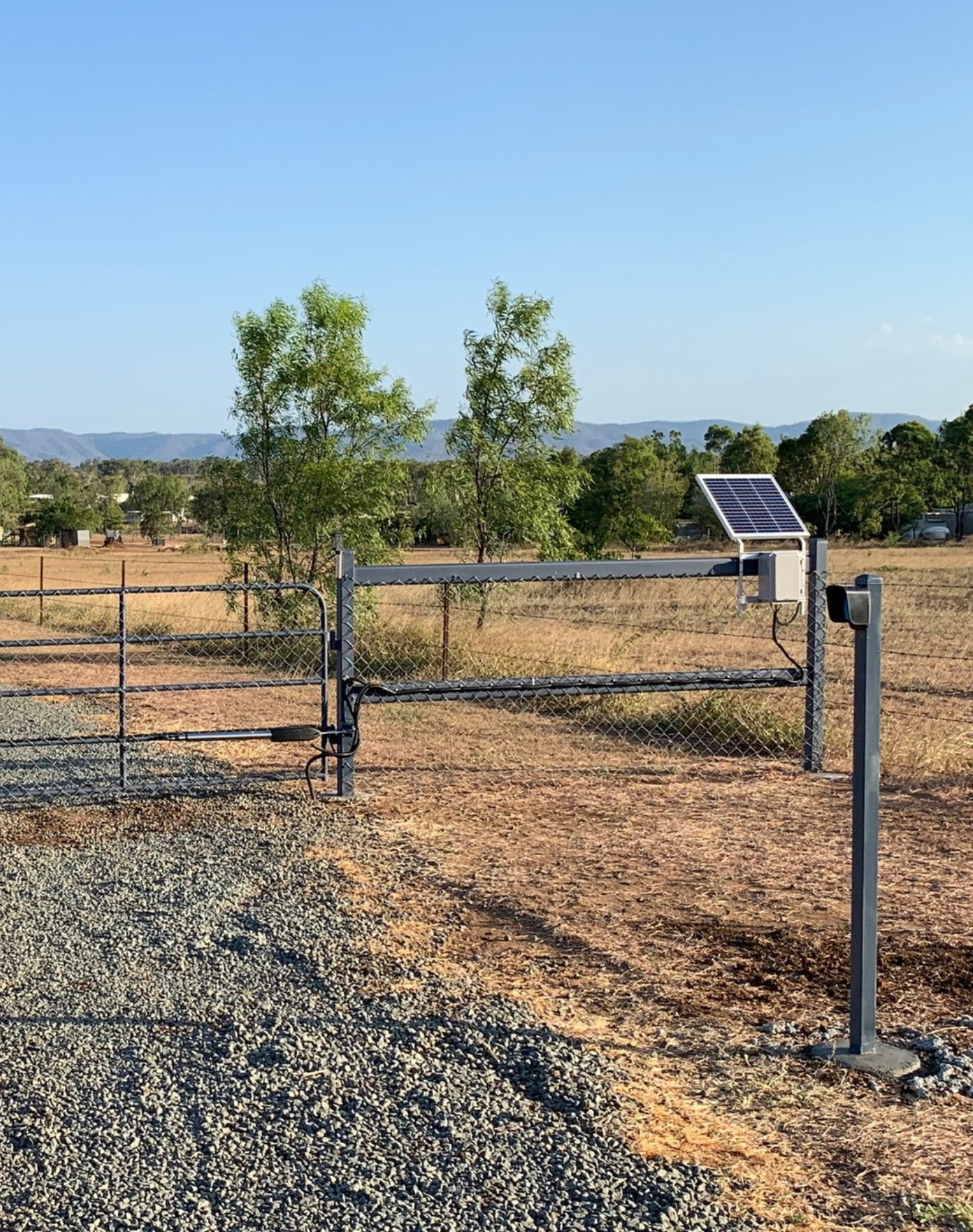 GateHouse Swing Solar Gate